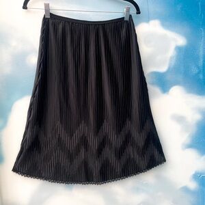 Maidenform vintage accordion pleated slip